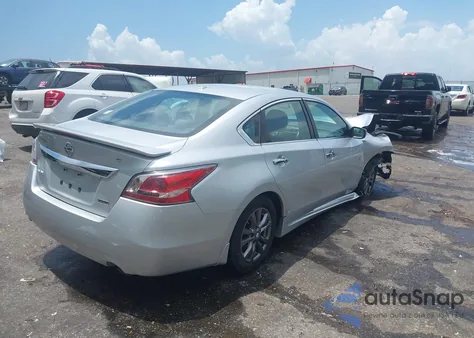 2015 Nissan Altima 2.5 S z USA, uszkodzony, nr VIN 1N4AL3AP0FC580873